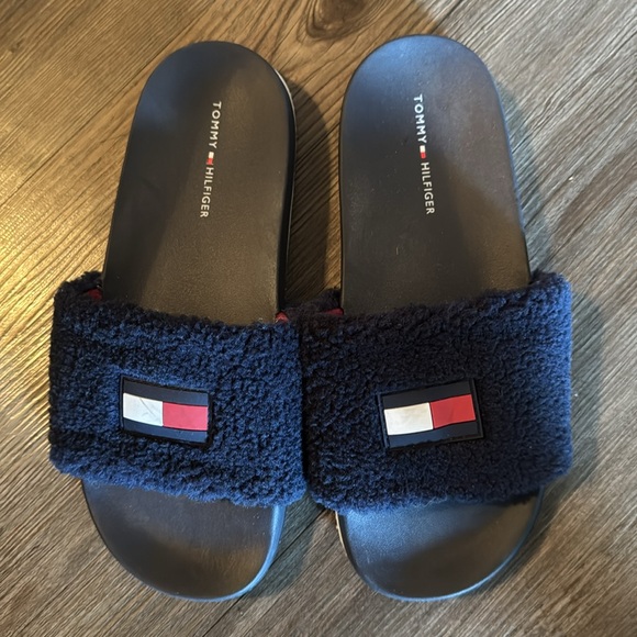Tommy Hilfiger slides, Navy, Gently Used (only worn twice) Size 6/6.5 - Picture 2 of 3